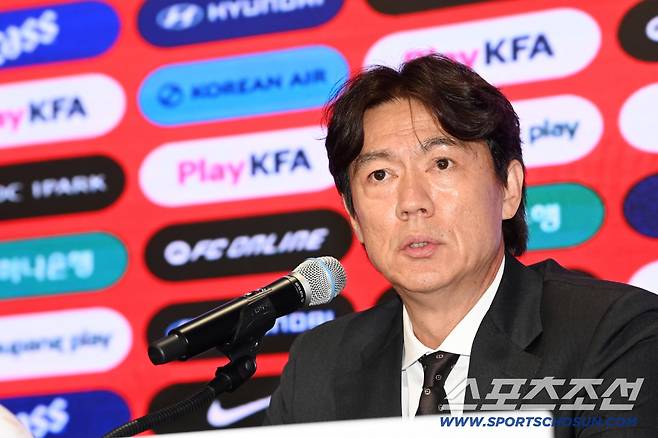 2026 북중미 월드컵 최종 명단발표 기자회견이 16일 서울 광화문 KT 웨스트빌딩 온마당에서 열렸다. 홍명보 감독이 질문에 답하고 있다. 광화문=허상욱 기자wook@sportschosun.com/2026.05.16/