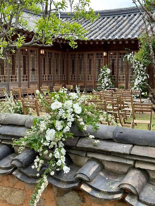 경주 토함산의 전통 가옥에서 진행되는 ‘산죽한옥마을’ 웨딩.