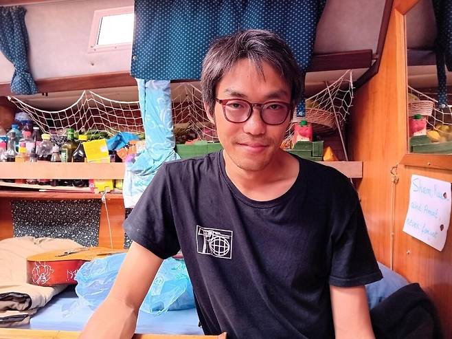 지난 15일 키리아코스 엑스호 탑승 중인 동현. 출처 팔레스타인 해방을 위한 항해 한국본부