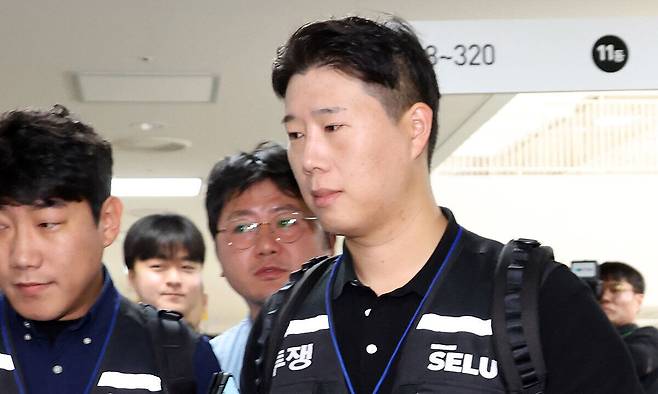 18일 최승호 삼성그룹 초기업노동조합 삼성전자지부 위원장이 세종시 정부세종청사 중앙노동위원회에서 열리는 사후조정 회의에 참석하고 있다. 뉴시스