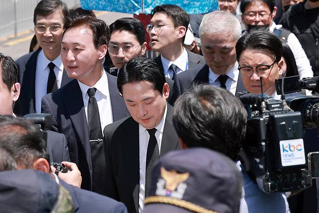 장동혁 국민의힘 대표가 5월18일 광주 5·18 민주광장에서 열린 제46주년 5·18 민주화운동 기념식 참석을 마치고 차량으로 향하고 있다. ⓒ연합뉴스