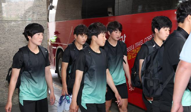 훈련장 이동하는 내고향여자축구단.(사진=연합뉴스)