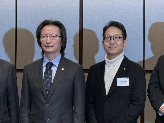 간담회에 참석한 주병기 공정거래위원장과 우버택시 송진우 GM (사진=지디넷코리아)