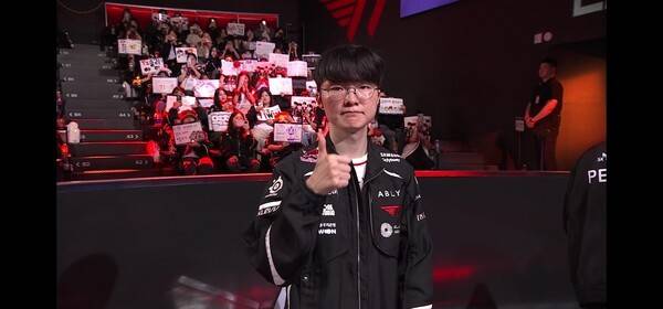 20일 서울 종로구 롤파크에서 열린 2026 LCK 정규 시즌 2라운드 1경기 3세트에서 T1이 풀세트 접전 끝에 키움 DRX를 제압하고 레전드 그룹 진출을 확정했다. (T1 & KRX =2:1)./사진=네이버 치지직 라이브영상 캡처