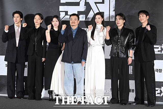 오는 5월 개봉하는 '군체'는 정체불명의 감염 사태로 봉쇄된 건물 안, 고립된 생존자들이 예측할 수 없는 형태로 진화하는 감염자들에 맞서 벌이는 사투를 그린다. /김성렬 기자
