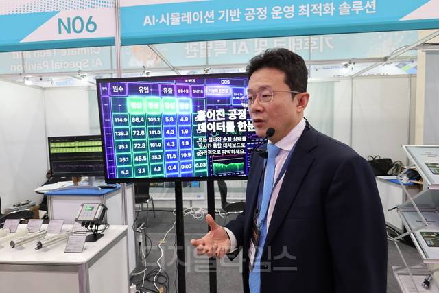 유광태 유앤유 대표가 AI·시뮬레이션 기반 운영 최적화 솔루션을 활용한 하·폐수 처리 공정 예측 기술을 소개하고 있다. 사진=강승구 기자