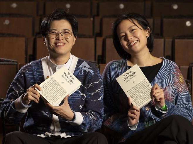 소설 ‘1938 타이완 여행기’로 2026년 부커상 국제 부문을 수상한 대만 작가 양솽쯔(왼쪽)와 작품을 영역한 번역가 린 킹. ©David Parry, 부커상 누리집