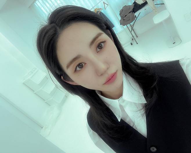 2021년 1월 중학교 시절 성폭행 피해 사실을 고백한 권민아가 관련 재판을 마무리한 근황을 전했다. /사진=인스타그램 갈무리