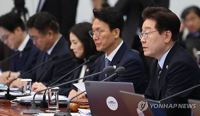 이재명 대통령, 국무회의 발언 (서울=연합뉴스) 김도훈 기자 = 이재명 대통령이 20일 청와대에서 열린 국무회의 겸 비상경제점검회의에서 발언하고 있다. 2026.5.20 superdoo82@yna.co.kr