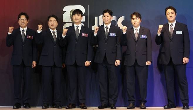 '2026 FIFA 북중미 월드컵' JTBC 기자간담회. 왼쪽부터 이광용·정용검·이광용·정용검 캐스터, 박지성·김환·이주헌 해설위원. 사진=연합뉴스