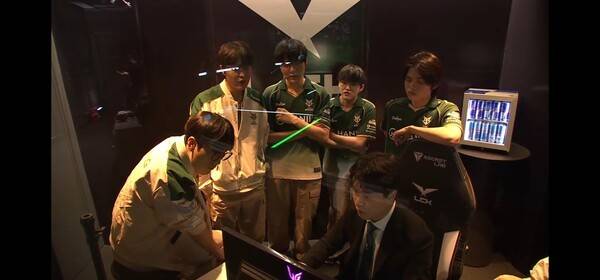 21일 서울 종로구 롤파크에서 열린 '2026 리그 오브 레전드 챔피언스 코리아(LCK)' 정규 시즌 2라운드 2경기 2세트를 가져가면서 벼랑 끝에 몰린 한진 브리온이 다시 승부를 원점으로 돌렸다. (DK & BRO=1:1)./사진=네이버 치지직 라이브영상 캡처