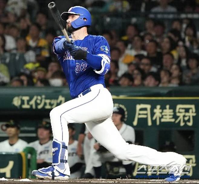 주니치 선발투수 뮬러는 20일 한신전에서 2점 홈런을 터트렸다. 6회까지 무실점 호투를 하다가 7회 4실점하고 마운드를 내려왔다. 사진출처=주니치 드래곤즈 SNS