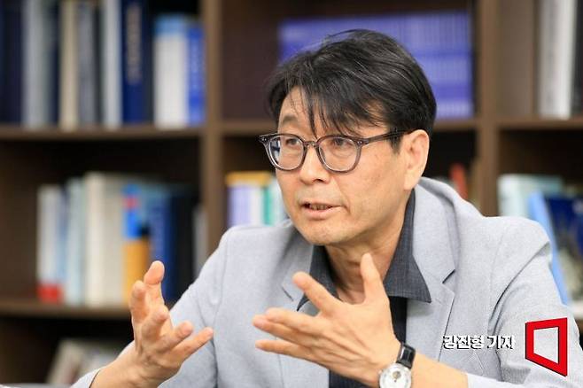 문병준 전 주사우디아라비아 대사대리가 18일 서울 중구 아시아미디어타워에서 아시아경제와 인터뷰 하고 있다. 강진형 기자