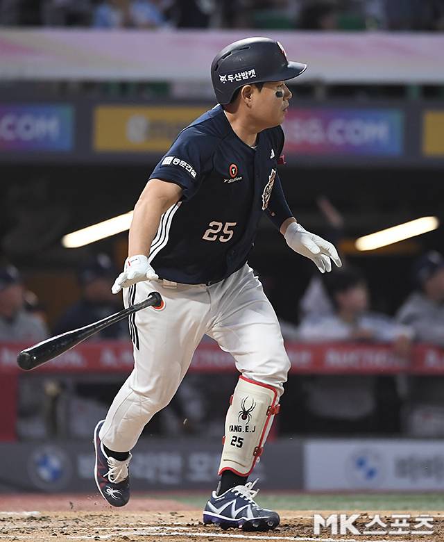 4월 14일 인천 SSG 랜더스 필드에서 ‘2026 프로야구’ 두산 베어스와 SSG 랜더스의 경기가 열렸다. 3회초 무사 1루에서 두산 양의지가 홈런을 치고 있다. 사진=천정환 기자