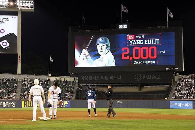 19일 잠실 NC전서 역대 KBO 최고령 2000안타를 달성한 두산 양의지는 지금에 만족하지 않고 더 많은 기록을 달성하겠다고 다짐했다. 사진제공ㅣ두산 베어스