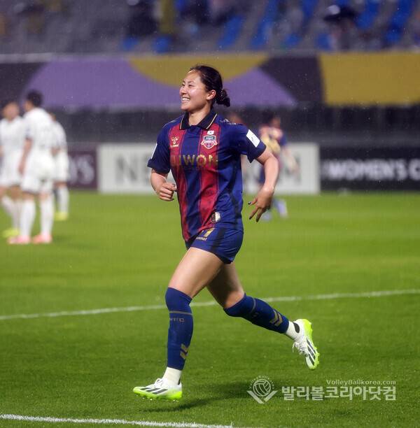 수원FC위민, 하루히 선제골 환호.2026.5.20.