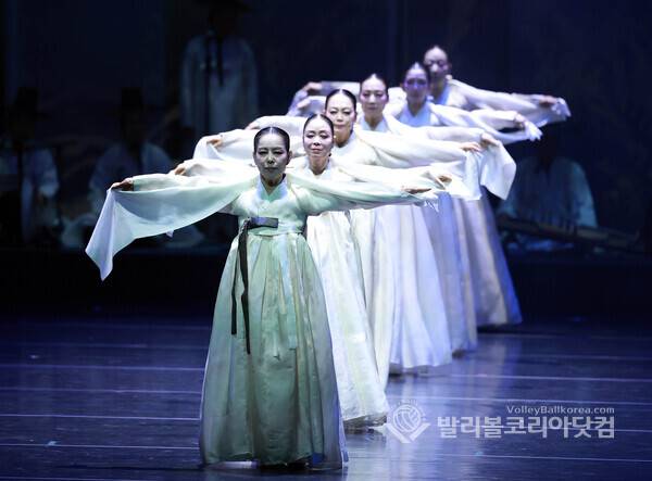 故 이애주 5주기, 제자들 '큰 나무 이야기' 공연…전통춤과 굿으로 삶·죽음 잇다.(사진=김경수 기자/ 발리볼코리아닷컴. 2026.5.19)