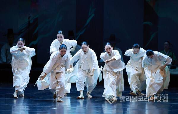 故 이애주 5주기, 제자들 '큰 나무 이야기' 공연…전통춤과 굿으로 삶·죽음 잇다.(사진=김경수 기자/ 발리볼코리아닷컴. 2026.5.19)