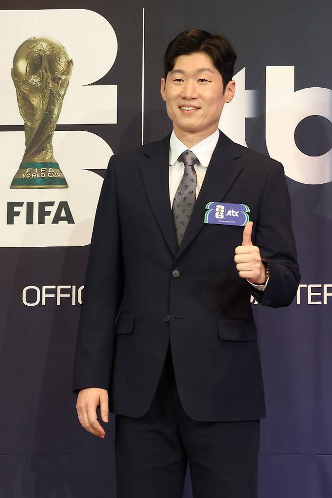 박지성 JTBC 해설위원이 21일 서울 중구 앰배서더 서울 풀만에서 열린 JTBC ‘2026 FIFA 북중미 월드컵’ 기자간담회에서 포즈를 취하고 있다. 사진=연합뉴스