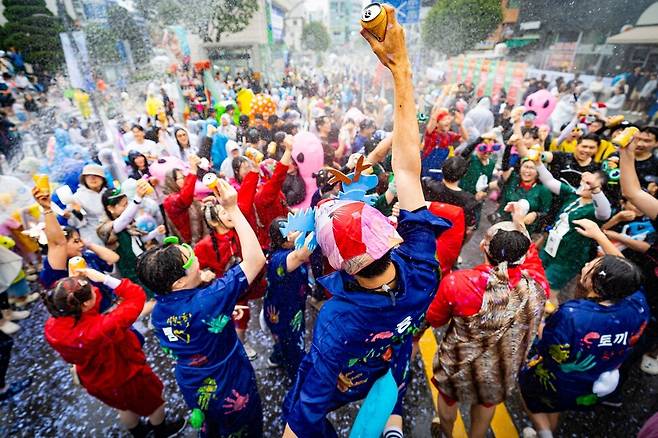 ‘세계 3대 마임축제’인 춘천마임축제가 24일부터 31일까지 8일 동안 강원도 춘천시 레고랜드 주차장 등 지역 곳곳에서 펼쳐진다. (사)춘천마임축제 제공