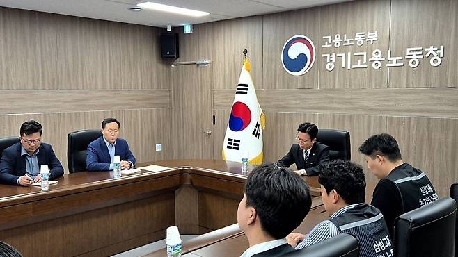 지난 20일 김영훈 고용노동부 장관이 직접 삼성전자 노사 교섭을 주재하고 있는 모습