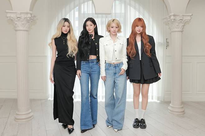 사진=왼쪽부터 허윤진, 카즈하, 사쿠라, 홍은채/쏘스뮤직 제공