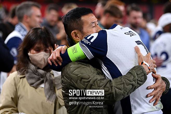 ▲ 손흥민은 훗날 자녀가 생기더라도 직접 축구를 가르칠 계획은 없다고 선을 그었다. 아이를 잘 돌보는 아빠가 되고 싶을 뿐이라고 꿈꿨다.