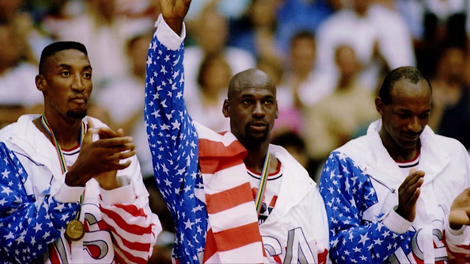 1992 바르셀로나 올림픽에 미국 NBA 스타들이 출전해 압도적인 전력으로 전승을 거두며 금메달을 목에 걸었다. 이들을 가리켜 ‘원조 드림팀’이라 부른다. /올림픽위원회 홈페이지