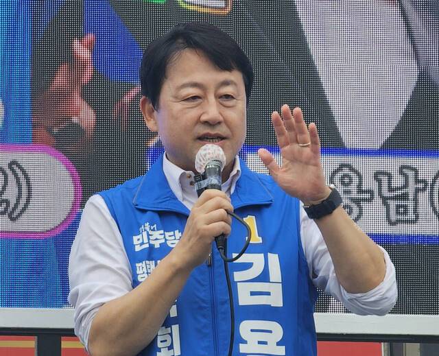 더불어민주당 김용남 평택을 국회의원 재선거 후보. 윤동현 기자