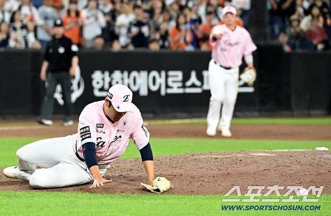 결국 발을 헛딛어 넘어지고 만 이민우