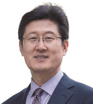 김인현 - 고려대 법학 전문대학원, 명예교수·선장,한국해양대 항해학, 고려대 법학 학·석·박사, 전 일본산코기센 항해사·선장