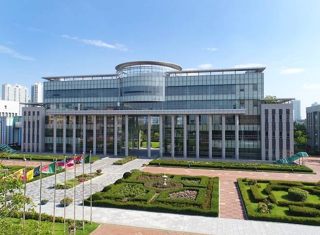 인천대학교 대학본부 전경.