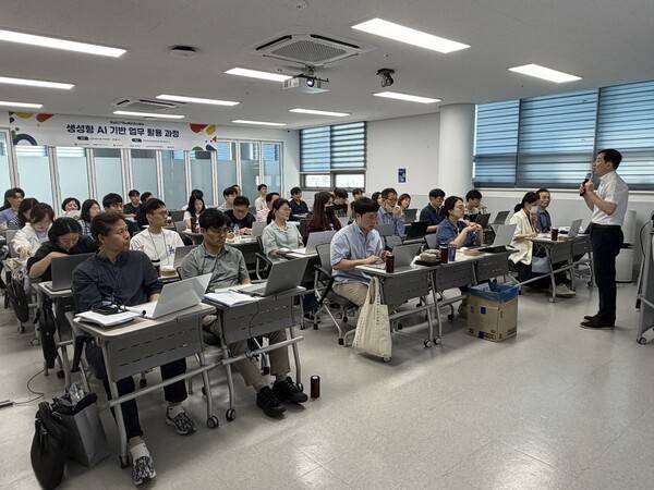 광주시 공무원 대상 생성형 AI 실무교육. 광주정보문화산업진흥원제공