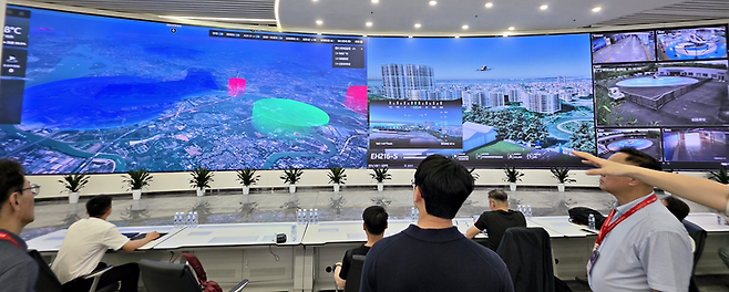 ▲이항 R&D 센터 내 스마트 시티 지상 관제 센터(Smart City Command & Control Center). 사진=박규빈 기자