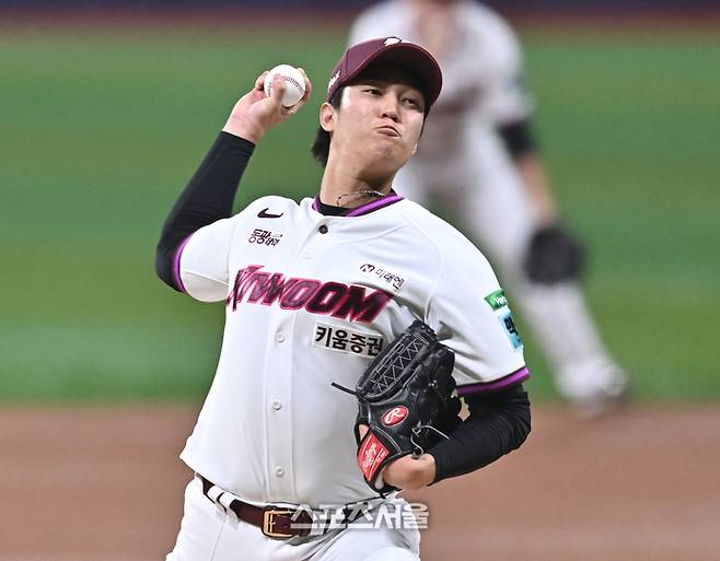 키움 선발투수 안우진이 14일 서울 고척스카이돔에서 열린 2026 KBO리그 한화전에서 역투하고 있다. 고척 | 최승섭기자 thunder@sportsseoul.com
