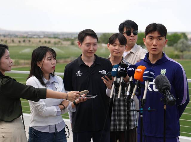 미국 유타주 헤리먼에 위치한 자이언스 뱅크 트레이닝센터에서 축구 국가대표팀 황인범이 인터뷰를 하고 있다. 연합뉴스