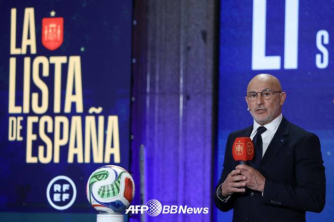 2026 FIFA 북중미 월드컵 최종 명단을 발표하고 있는 루이스 데 라 푸엔테 스페인 축구 국가대표팀 감독. /AFPBBNews=뉴스1