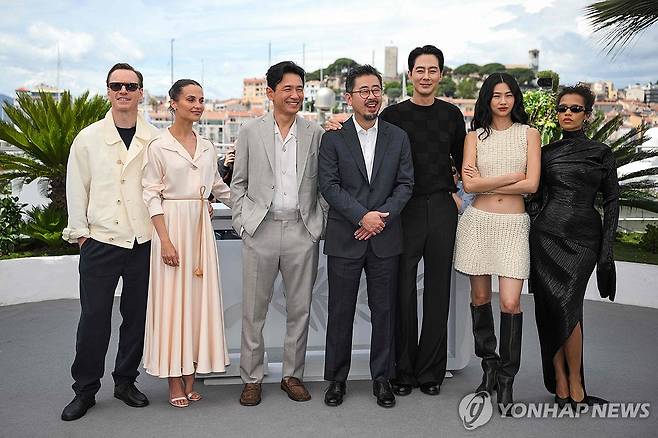 '황금종려상 거머쥘까'…칸 영화제 등장한 '호프' 팀