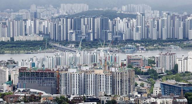 지난 21일 서울 중구 남산에서 본 서울 시내 아파트. 뉴시스