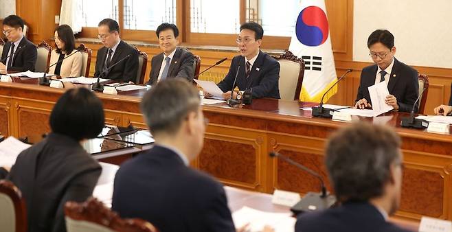 김민석 국무총리가 27일 서울 종로구 정부서울청사에서 열린 대한민국 2045 전략수립위원회 출범 전체회의에서 모두발언을 하고 있다. 뉴시스