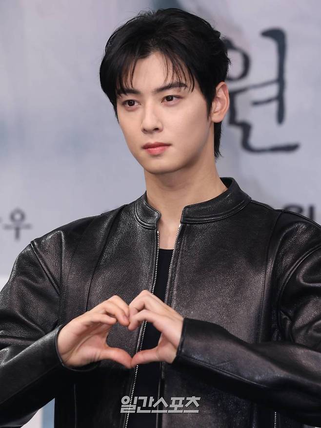 배우 차은우가 29일 오후 새 금토드라마 '원더풀 월드' 제작발표회에 참석해 포즈를 취하고 있다. '원더풀 월드'는 아들을 죽인 살인범을 직접 처단한 은수현(김남주 분)이 그날에 얽힌 미스터리한 비밀을 파헤쳐 가는 휴먼 미스터리 드라마. 오는 3월 1일 오후 9시 50분 첫 방송. 상암=서병수 기자 qudtn@edaily.co.kr /2024.02.29/