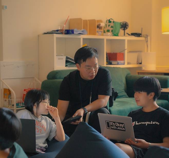 어린이 스타트업 학교 ‘빌드키즈(buildkidz)’에 참여한 아이들 모습. (사진=제로베이스)