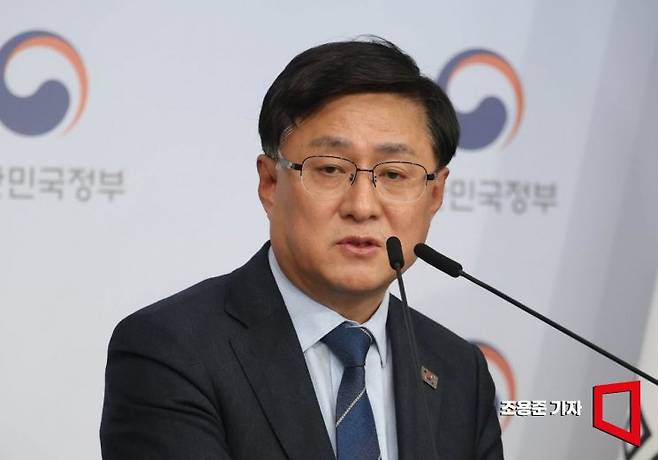 김성환 기후에너지환경부 장관이 6일 서울 종로구 정부서울청사 별관에서 에너지 대전환 추진 계획을 발표하고 있다. 2026.4.6 조용준 기자