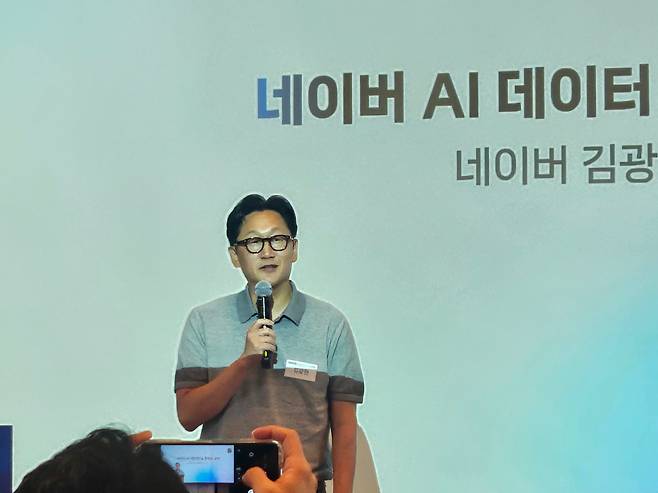 김광현 네이버 CDO(최고데이터·콘텐츠책임자)는 28일 서울 중구 더플라자 호텔에서 ‘인공지능(AI) 시대 네이버의 데이터·콘텐츠 전략’을 주제로 열린 기자간담회에서 5년간 콘텐츠 생태계에 1조원을 투자하겠다고 밝혔다./안상희 기자