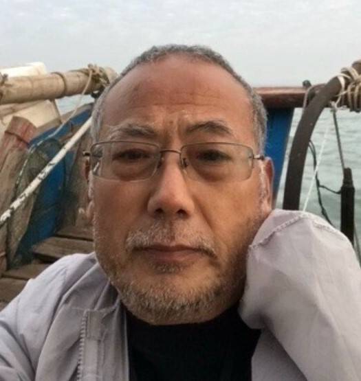고무보트를 이용해 태안 앞바다까지 들어왔다가 체포된 중국인이 반체제 인사 둥광핑. X 갈무리