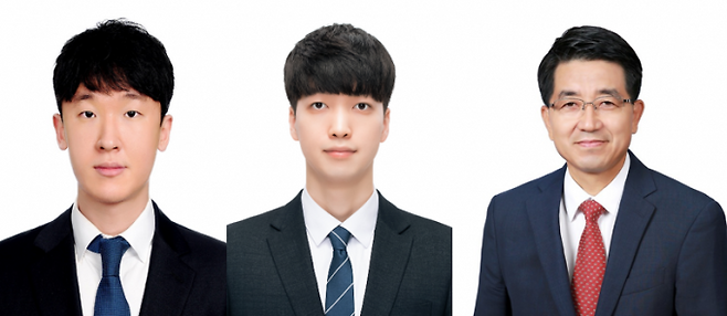 유승우(왼쪽부터) 석박통합과정생, 문준석 석박통합과정생, 현택환 연구단장. IBS 제공.