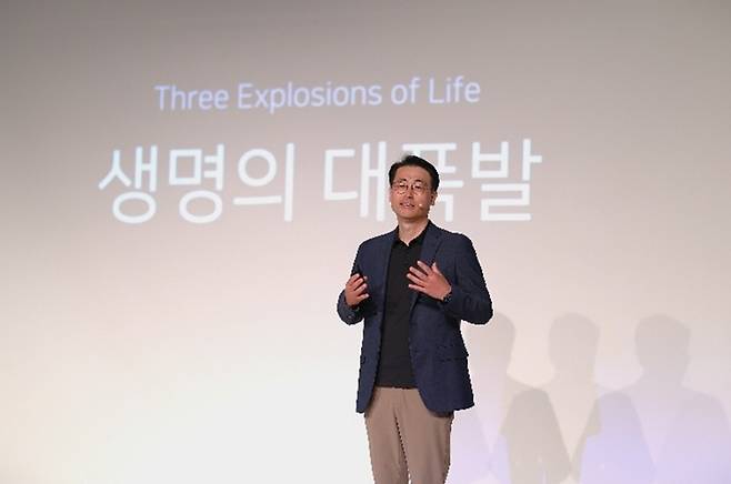 이경일 솔트룩스 대표가 28일 연례행사인 ‘SAC 2026’에서 기조연설을 하고 있다. <솔트룩스>