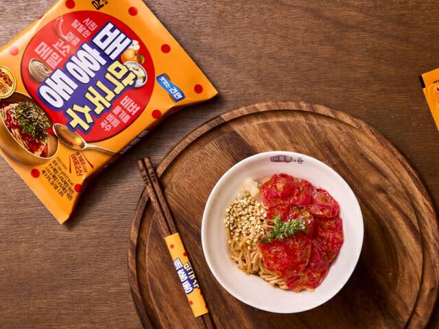 농심 소바쥬 협업 메뉴 배홍동 토마토 막국수 연출 이미지. (사진=농심)
