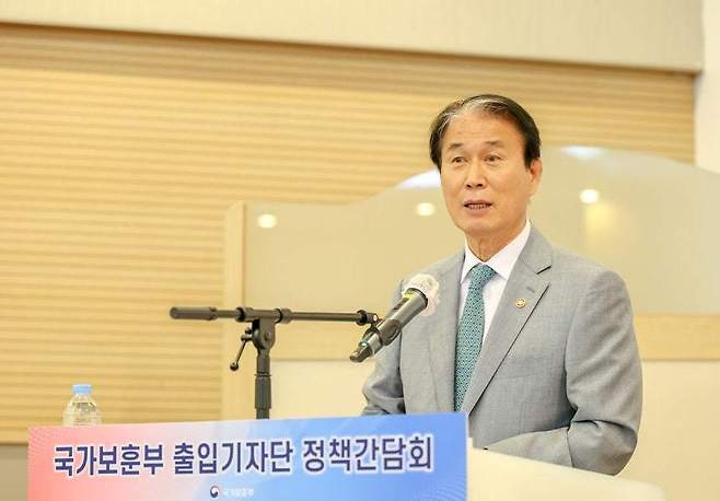 권오을 국가보훈부 장관이 29일 서울 용산구 국방컨벤션센터에서 열린 국가보훈부 출입기자단 정책간담회에서 발언하고 있다. 보훈부 제공