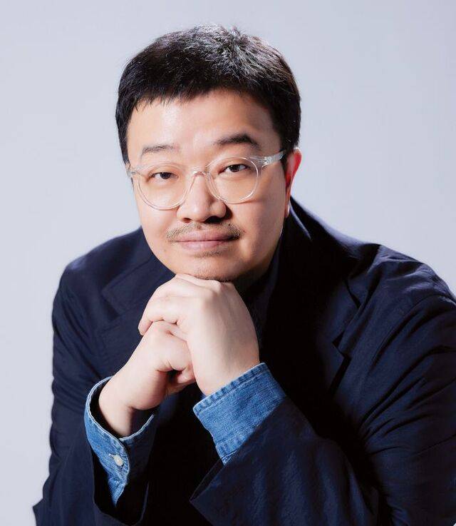 연상호 감독은 최근 개봉한 세 번째 좀비 영화 ‘군체’가 폭발적 흥행세를 보이는 것에 대해 “많이 관심 가져 주셔서 다행”이라며 “손익분기점(관객 300만명)만 넘어도 한시름 놓을 것 같다”고 말했다. 쇼박스 제공
